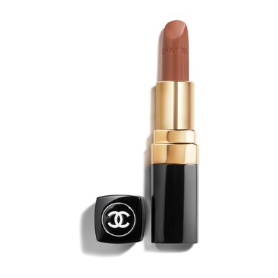 LA BARRA DE LABIOS SATINADA DE LARGA DURACI&Oacute;N, TRATAMIENTO HIDRATANTE Y ALISANTE
